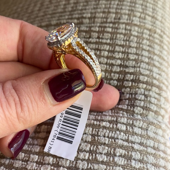 NWT Engagement ring 14k gold finish size 6 gift idea - Picture 5 of 10